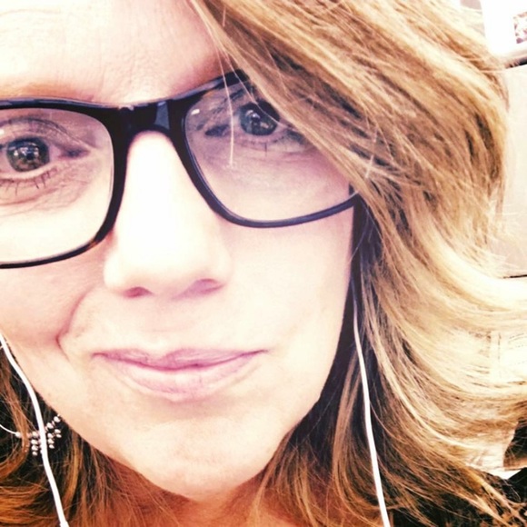 Meet your Posher, Jenny - Picture 2 of 4